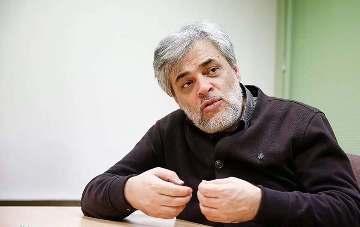 محمد مهاجری: راه اصلاح اندیشه دولت رئیسی، تغییر ۹۰ درصد کابینه است / یک جریان توهم‌ساز وجود دارد