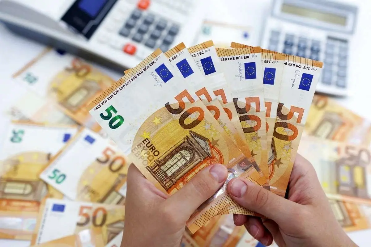 آغاز فروش ۵۰۰۰یورو در شعب منتخب بانکی؛ شرایط خرید چیست؟