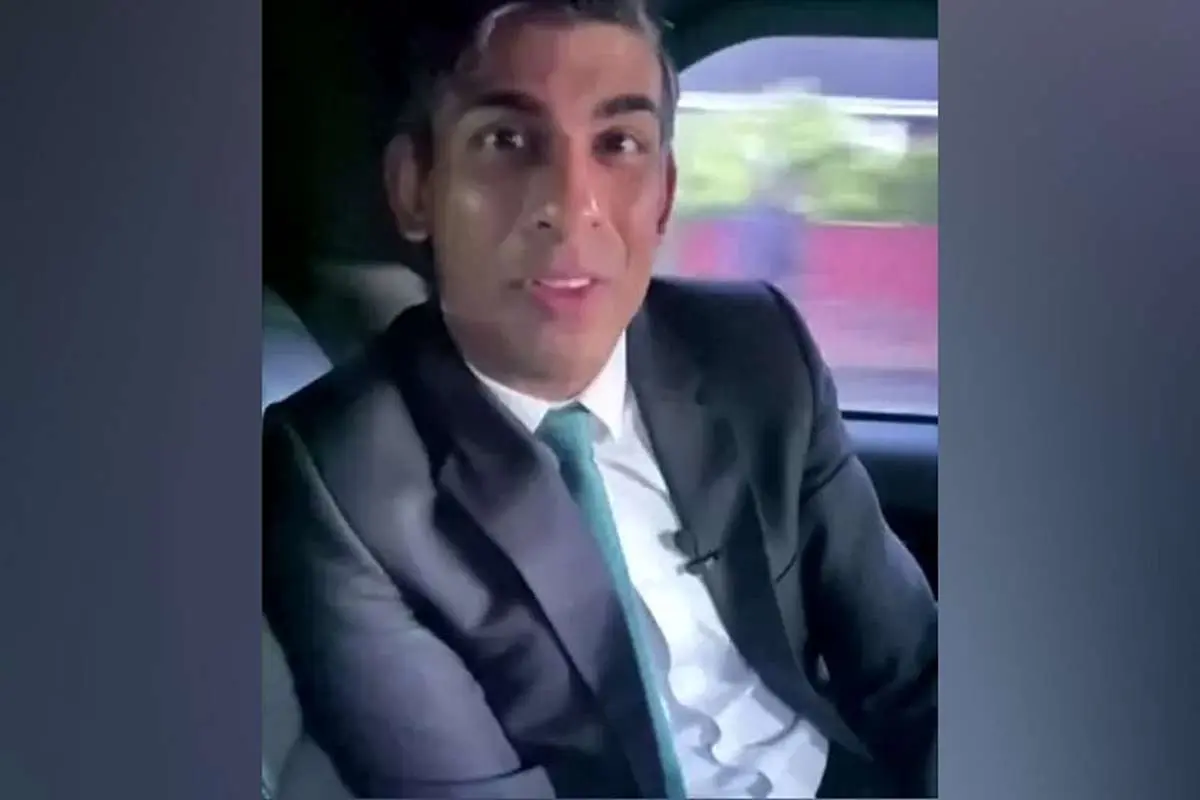 (ویدئو) جریمه نخست وزیر انگلیس به دلیل تخلف رانندگی