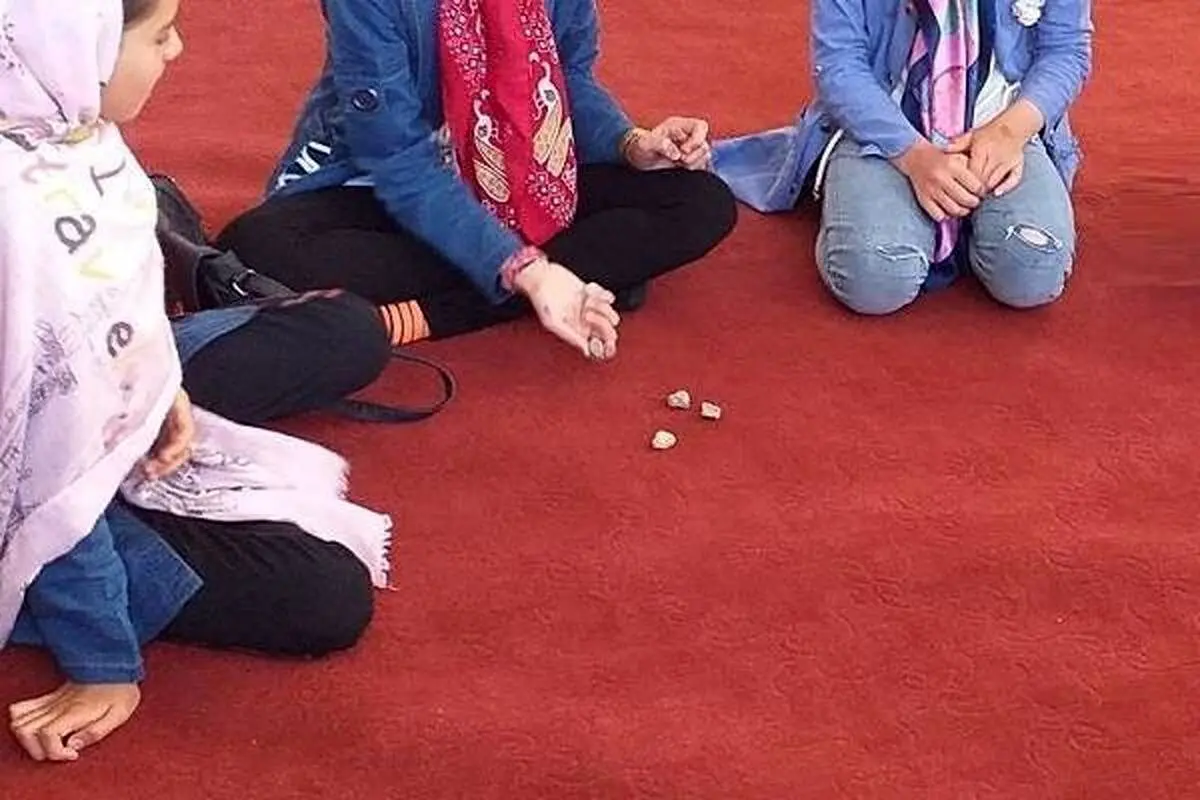 (ویدئو) یه قل دو قل بازی کردن سفیر مالی با بانوان ایرانی