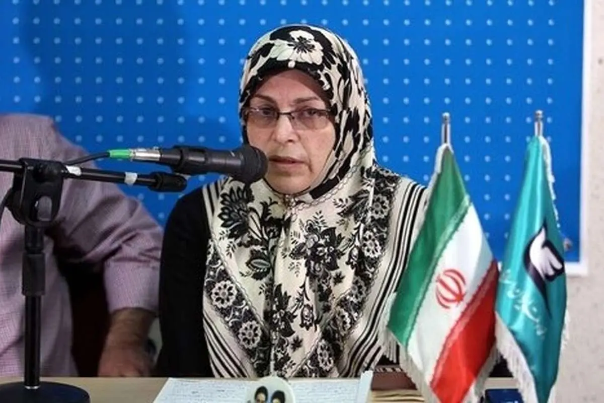 آذر منصوری: همچنان بر شاخ نشسته‌اید و بن می‌برید