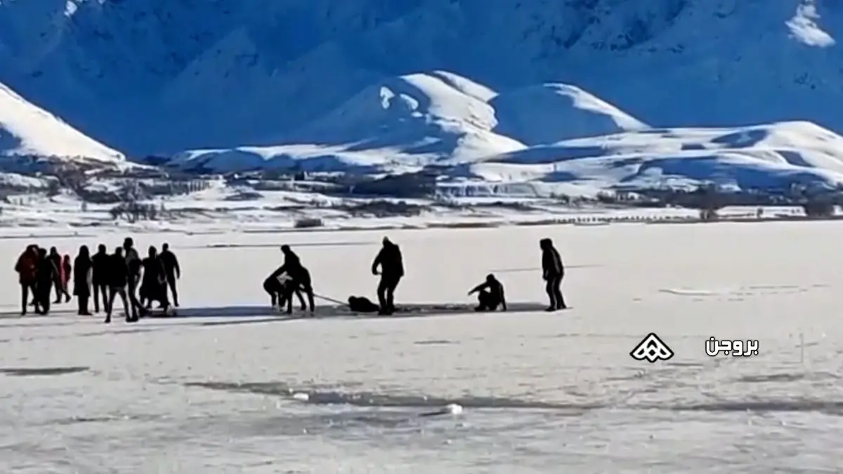 (ویدئو) حادثه تلخ؛ ۴ نفر در تیوب‌ سواری تالاب چغاخور غرق شدند