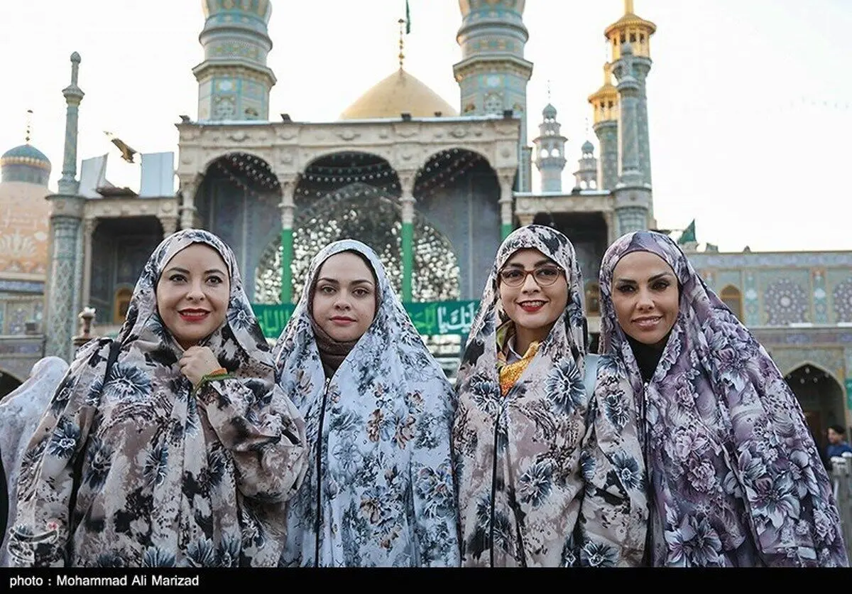 (تصاویر) زنان خارجی در قم چادری شدند