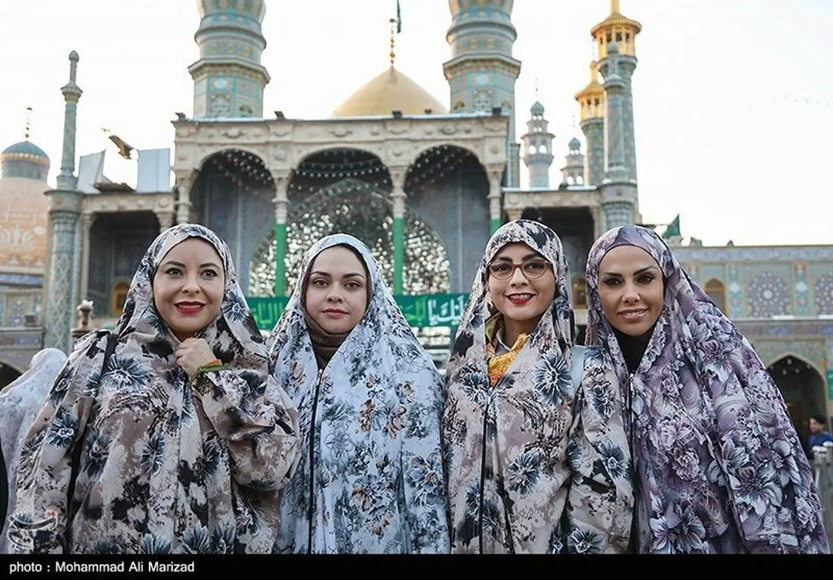 (تصاویر) زنان خارجی در قم چادری شدند