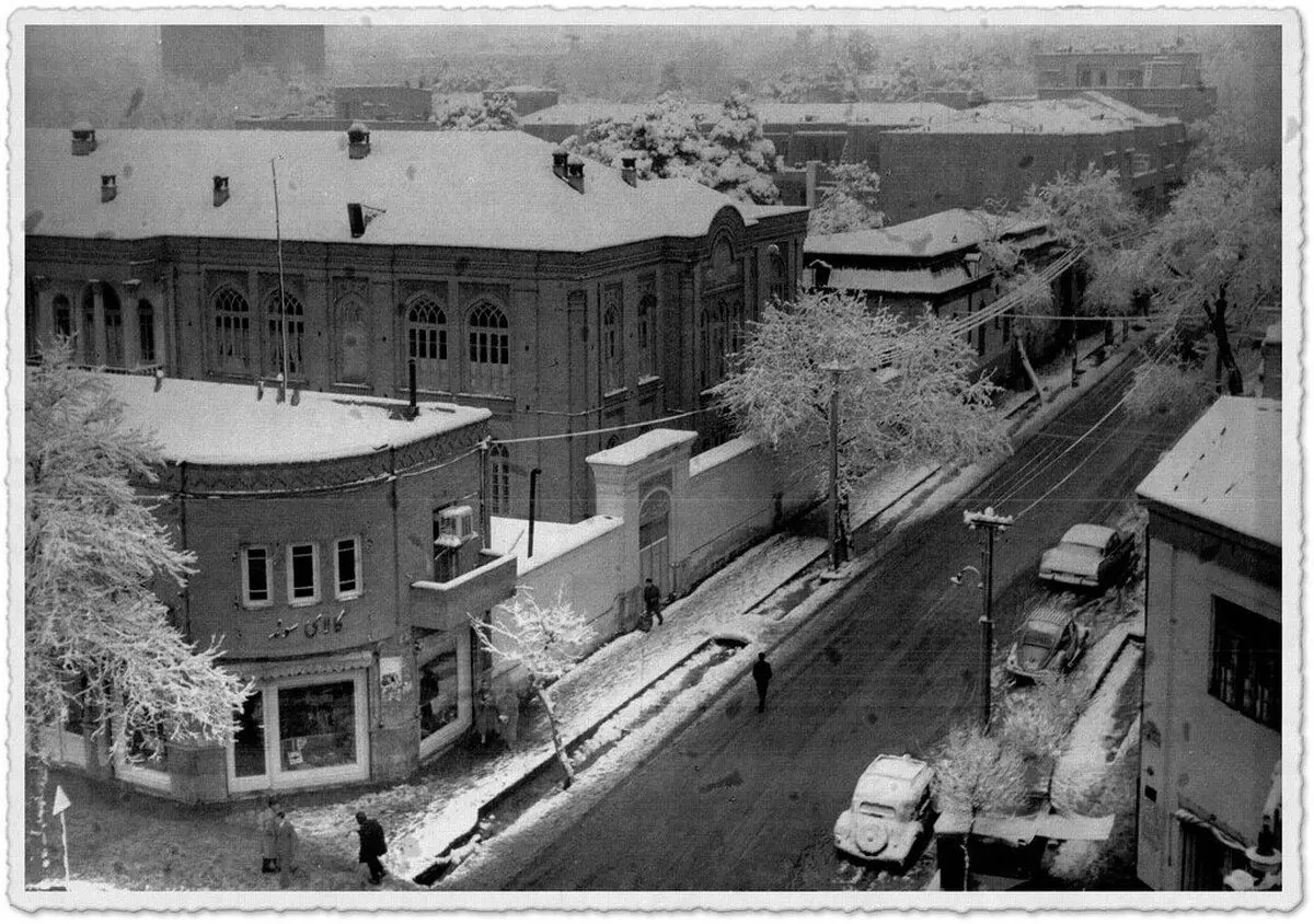 این دبیرستان معروف یادگار دو پدر است برای دو پسر کشته‌شده