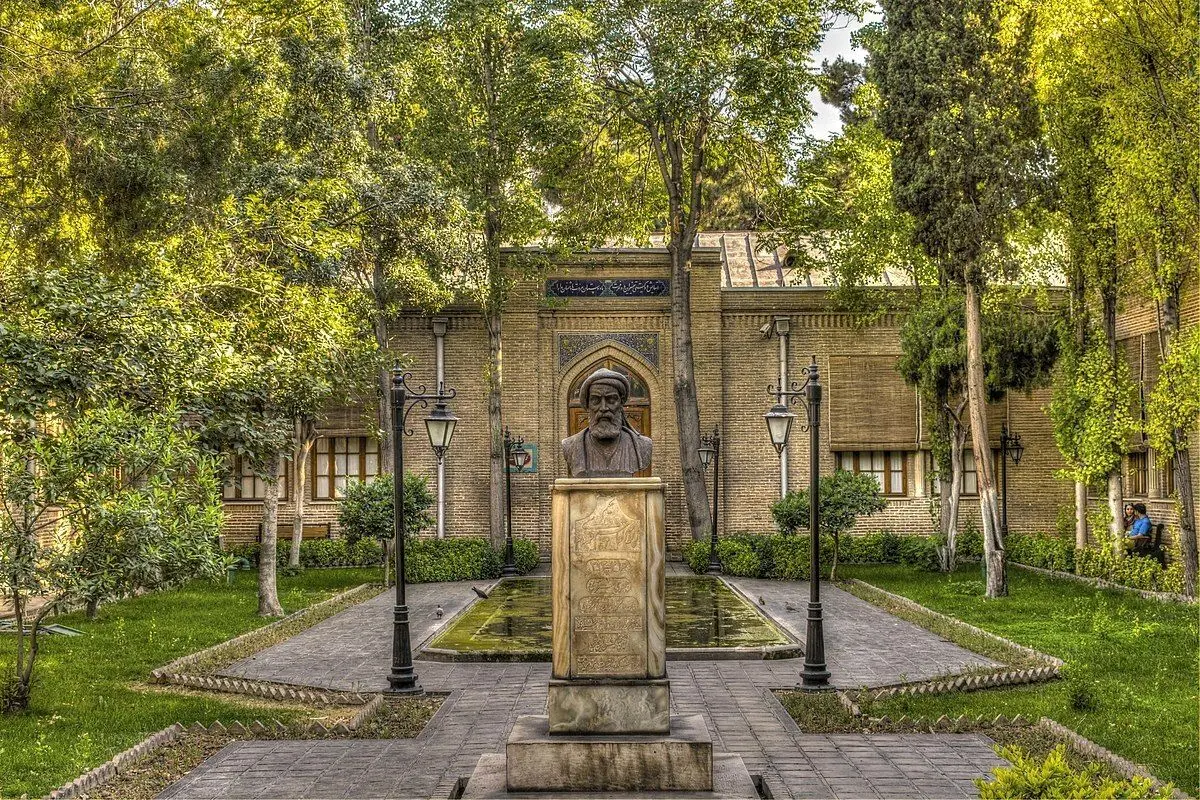 آمر قتل باغ نگارستان که بود؟