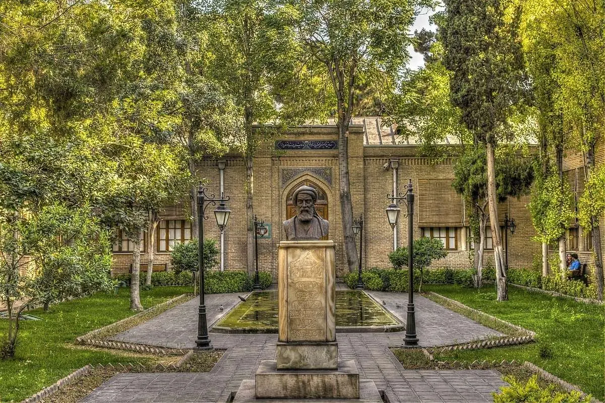 آمر قتل باغ نگارستان که بود؟
