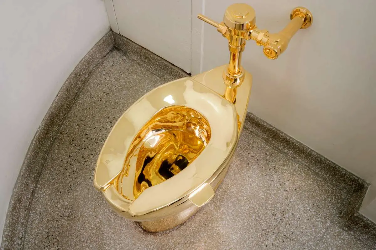 «آمریکا»؛ اثری هنری که باید در آن ادرار می‌کردید!