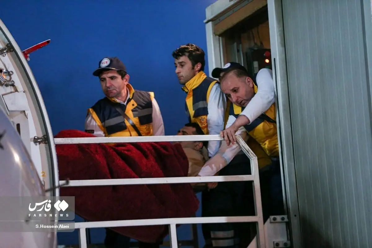 (تصاویر) انتقال مجروحان حادثه سفارت آذربایجان به باکو