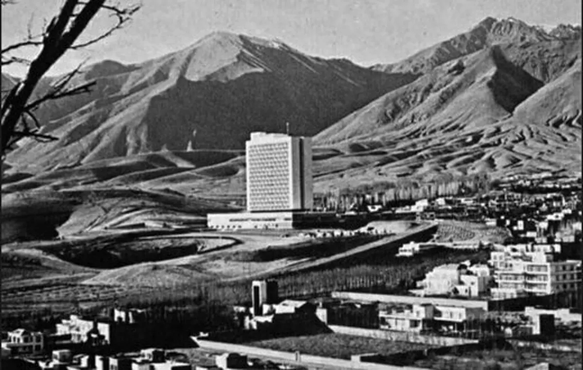 (عکس) بزرگ‌ترین هتل خاورمیانه در تهران قدیم؛ ساختمان ١۵ طبقه‌ای که روزگاری آسمان خراش بود