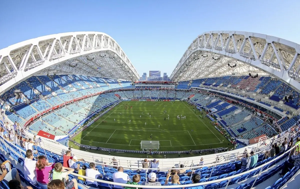 (ویدئو) مشت و لگد‌های بی‌رحمانه دختر جوان بر صورت پسر جوان!