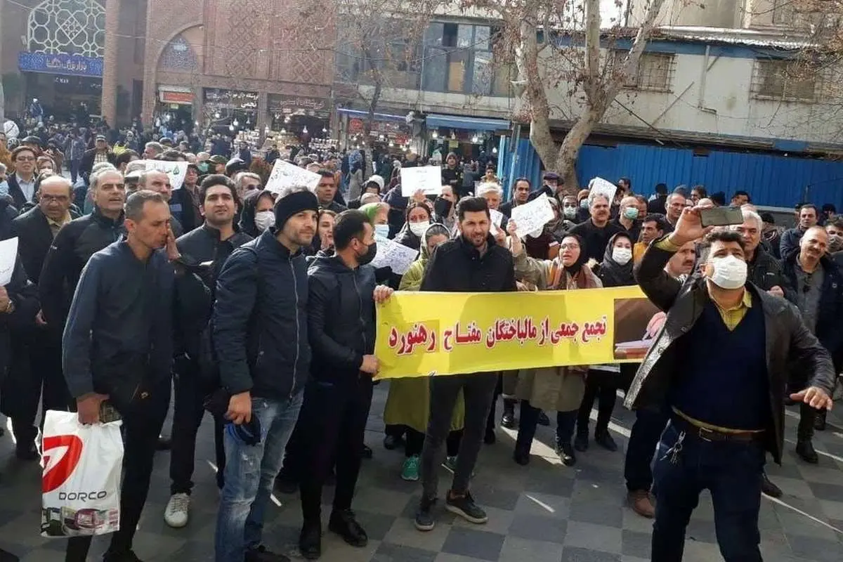 تجمعِ پرسروصدا مقابل دادگاه کیفری استان تهران