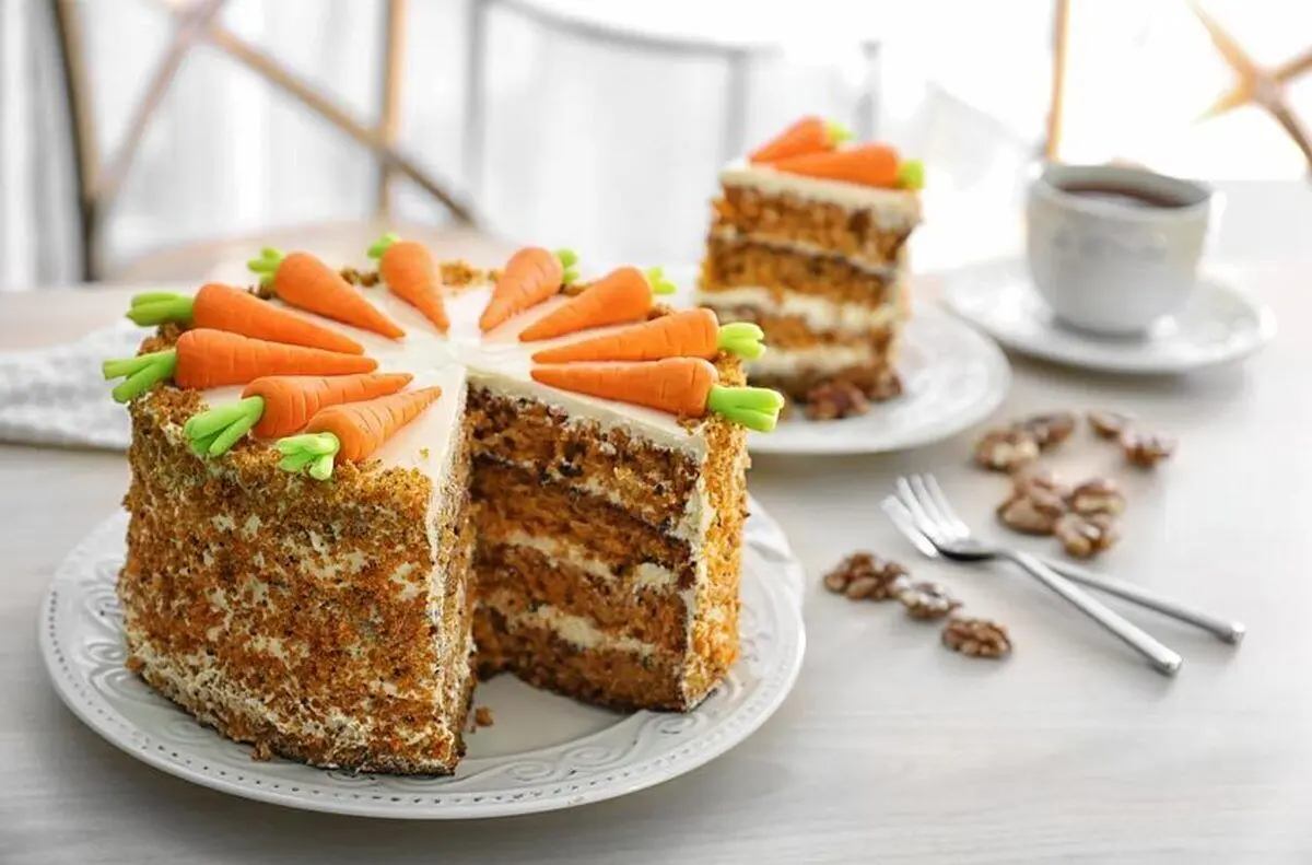 طرز تهیه کیک هویج با کرم پنیری