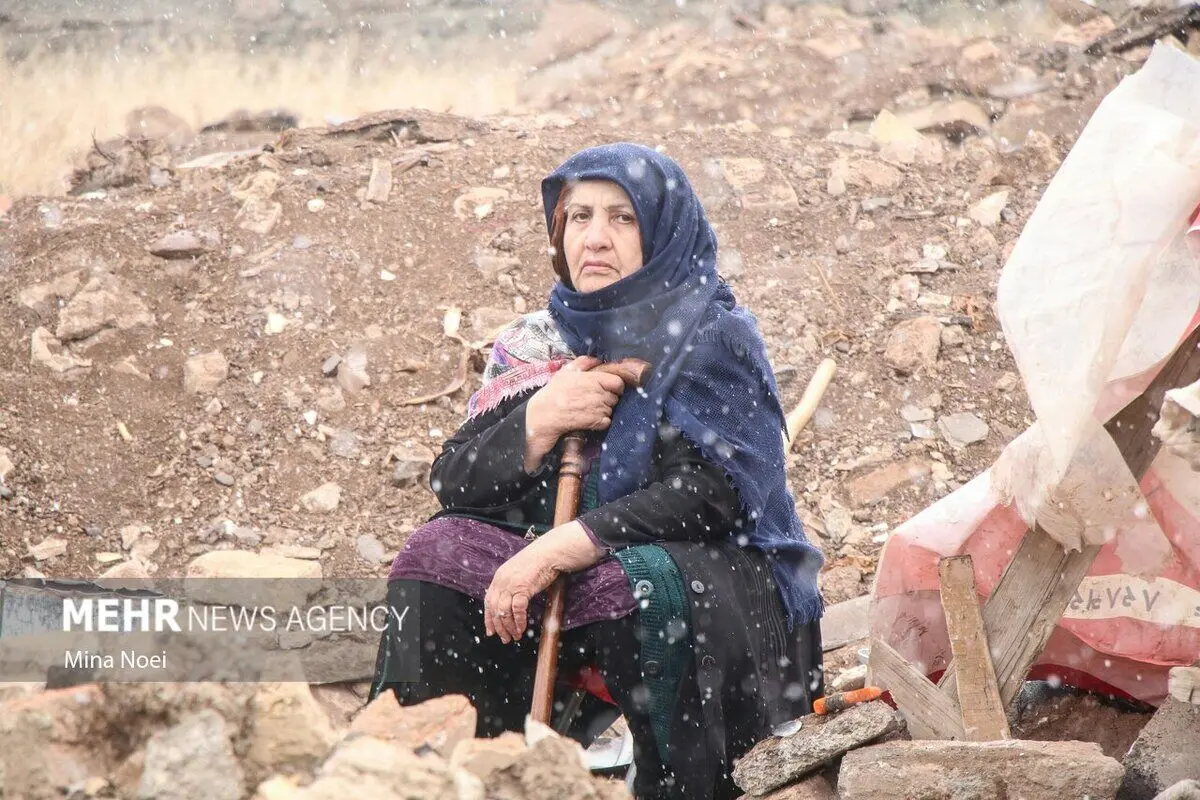 (تصاویر) بارش برف در مناطق زلزله زده خوی