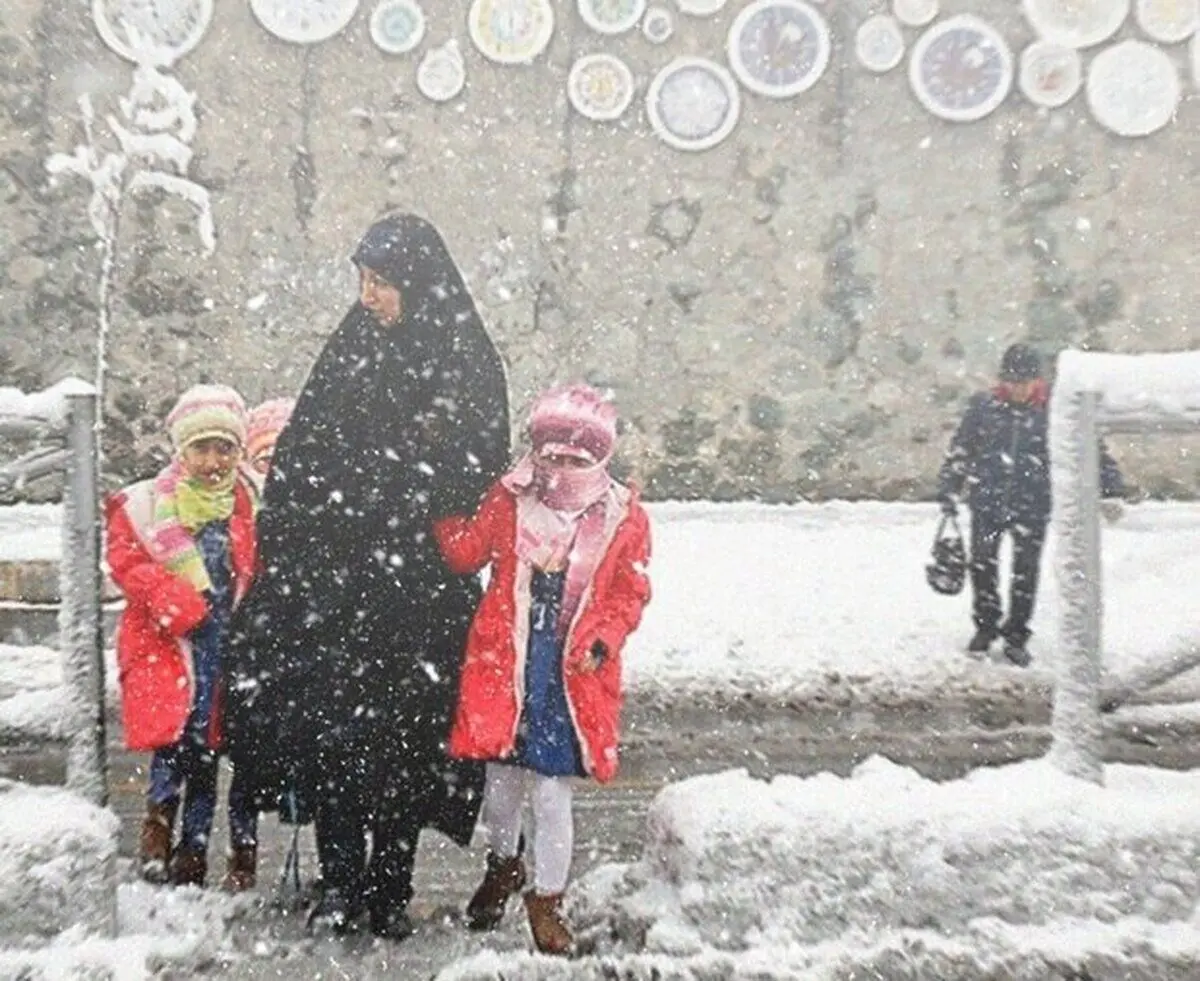 مدارس تیران و کرون و گلپایگان به علت بارش برف غیرحضوری شد
