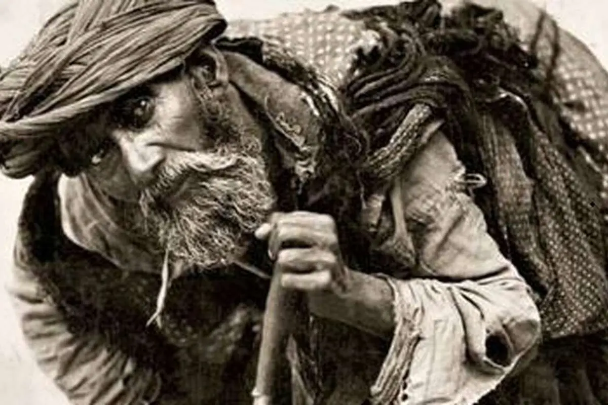 گدا گیری در تهران/ جست و خیز پاسبان ها برای گرفتن یک گدای خردسال