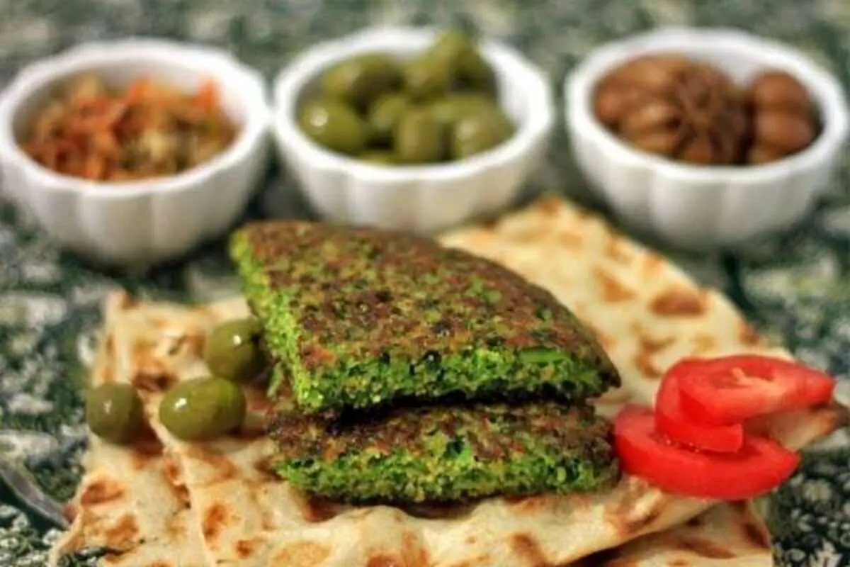 طرز تهیه کوکوی تره و سیب زمینی به سادهترین روش