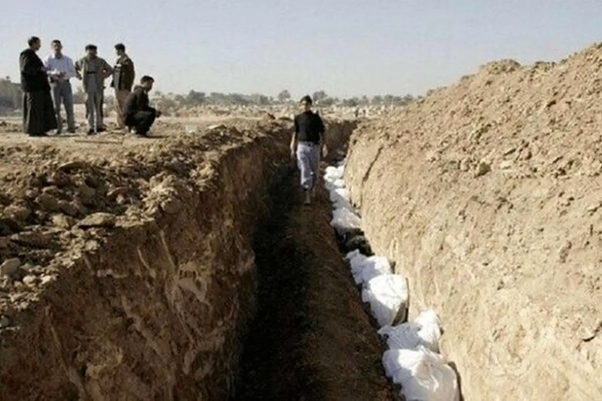 ویدیویی دردناک از دفن قربانیان زلزله سوریه در گورهای دسته جمعی!