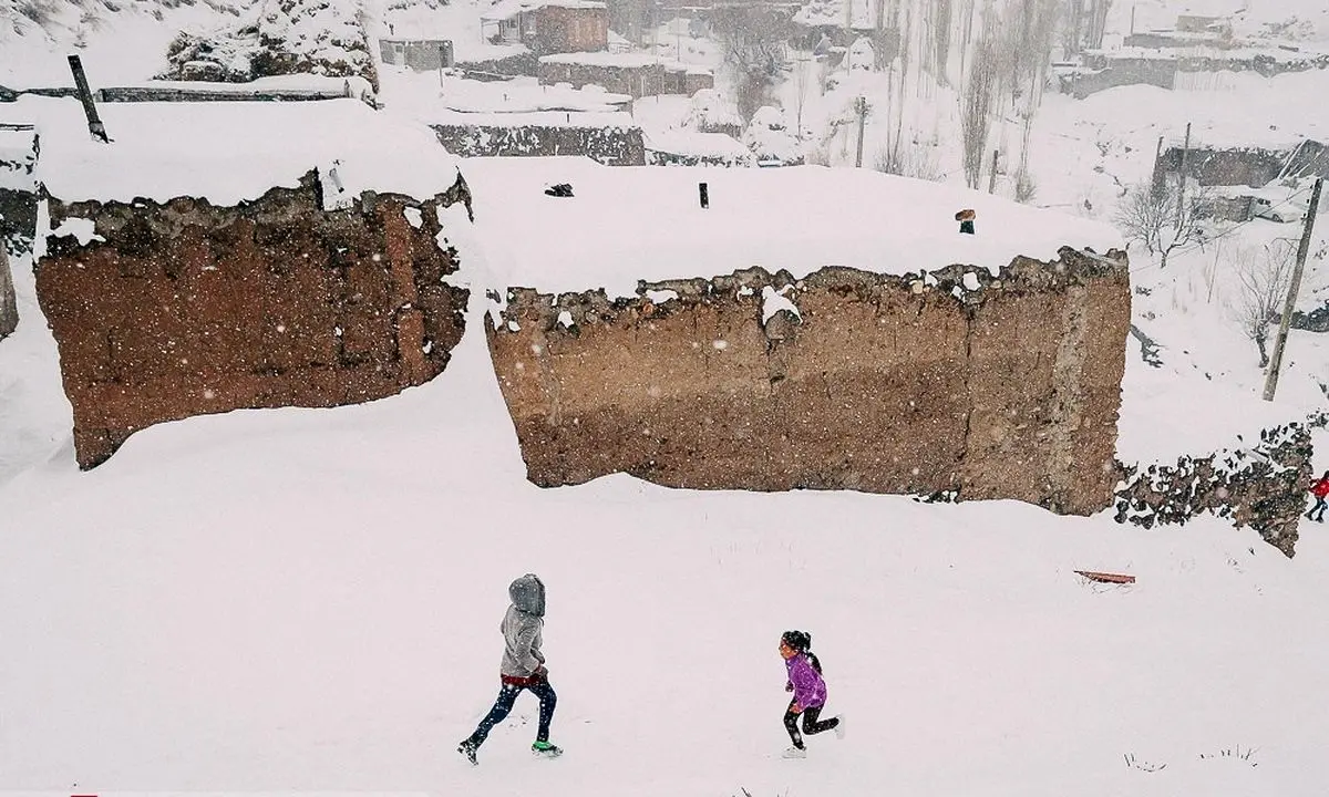 (تصاویر) روستا‌های صعب‌العبور زلزله‌زده در برف