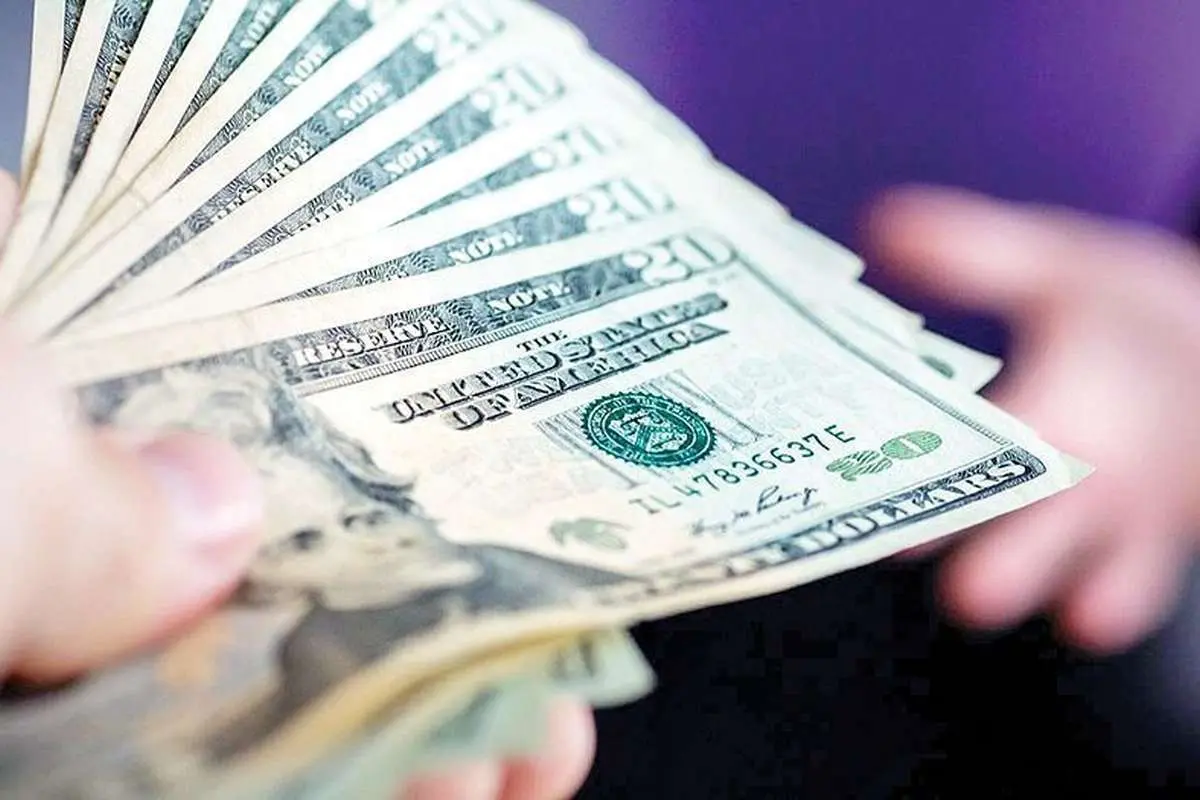 مثلث کاهشی دلار آخر هفته