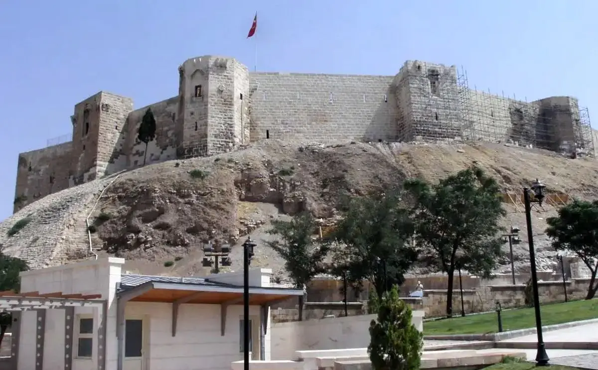 (تصویر) زلزله ترکیه این قلعه تاریخی را با خاک یکسان کرد