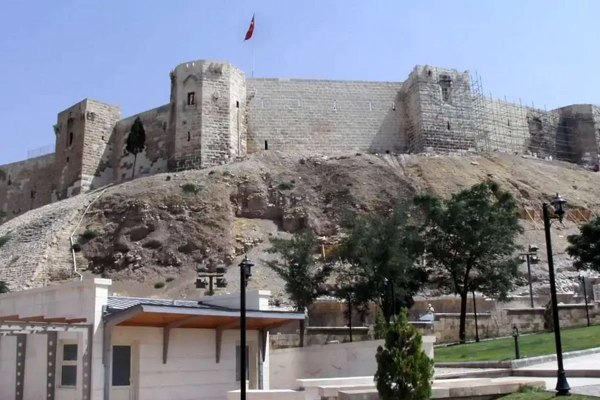 (تصویر) زلزله ترکیه این قلعه تاریخی را با خاک یکسان کرد