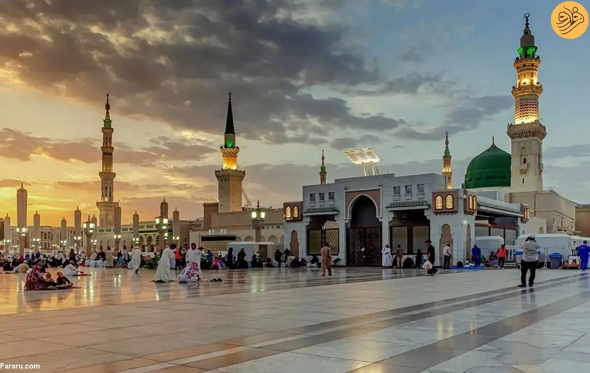 (ویدئو) جنجال حضور دو زن با لباس نامناسب در مسجد النبی