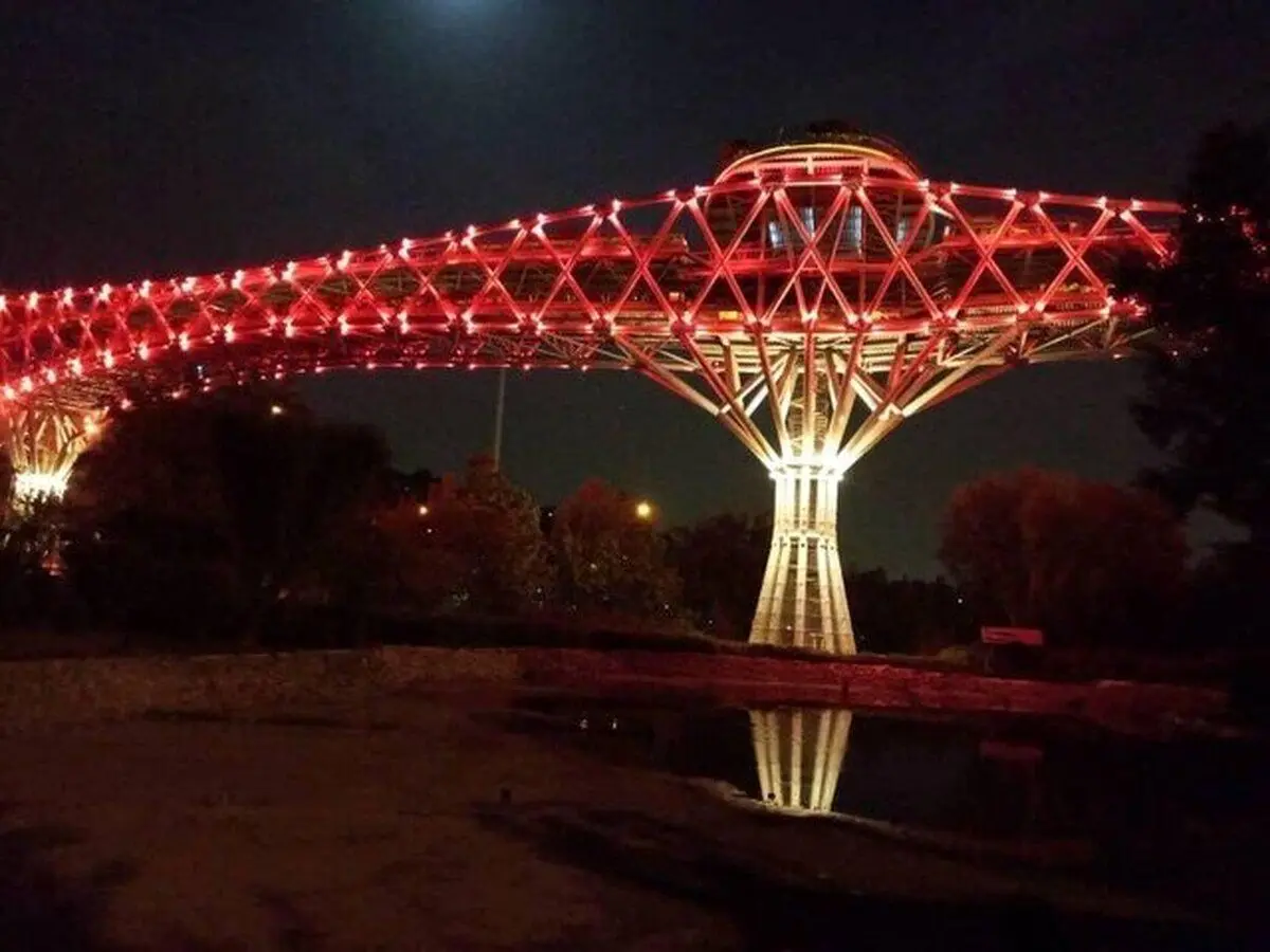 پل طبیعت امشب قرمز می‌شود