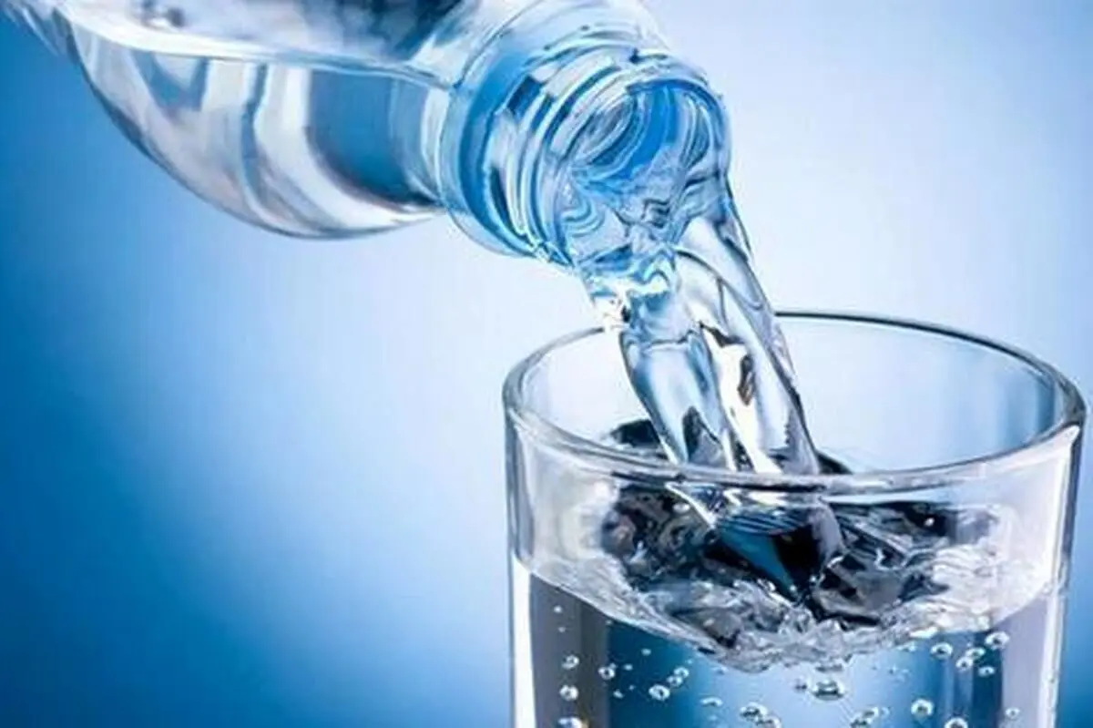 ۱۰ خاصیت نوشیدن آب با معده خالی