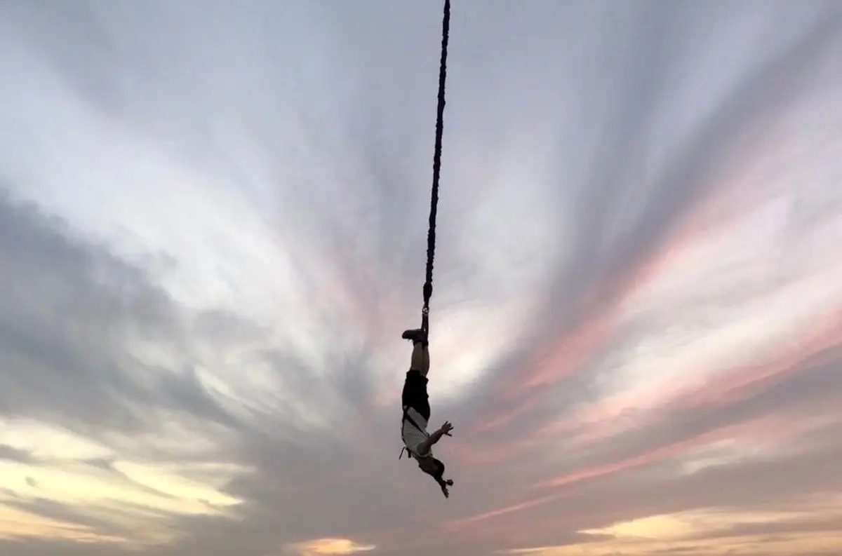 (ویدئو) لحظه پاره شدن طناب بانجی‌جامپینگ و سقوط مرد عاشق آدرنالین!