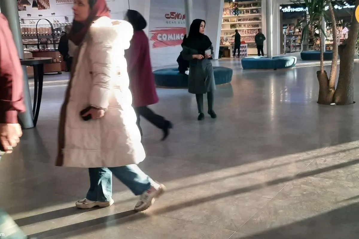 (عکس) تذکر متفاوت حجاب در مجتمع مهر و ماه قم