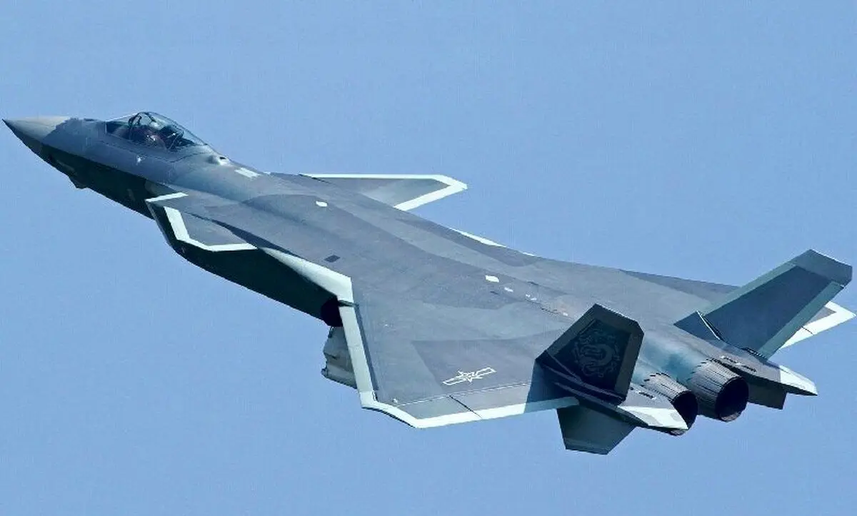 قدرت‌نمایی رقیب چینی سوخو روسی و F-22 و F-35 آمریکایی