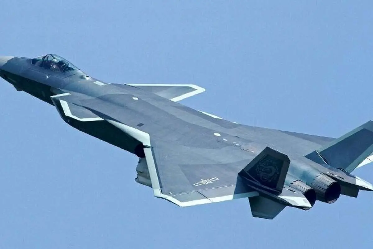 قدرت‌نمایی رقیب چینی سوخو روسی و F-22 و F-35 آمریکایی