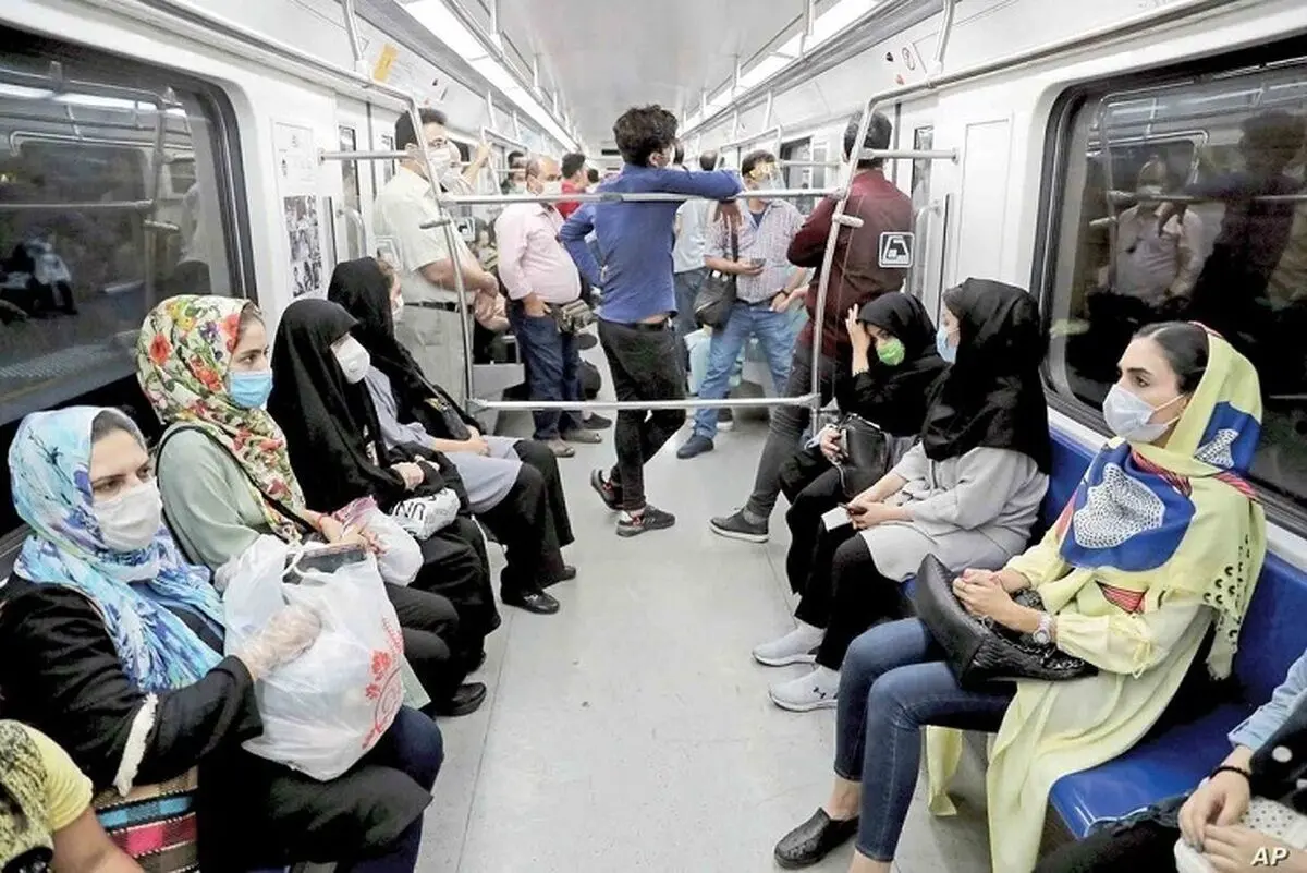 قابی خاص از تنهایی مسافران مترو پربازدید شد