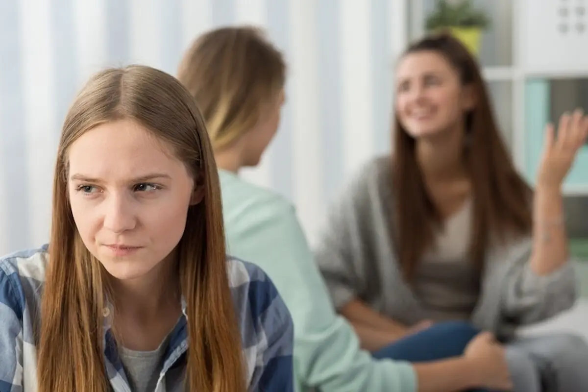 وقتی به کسی حسودیمان می‌شود، چه کار بکنیم؟