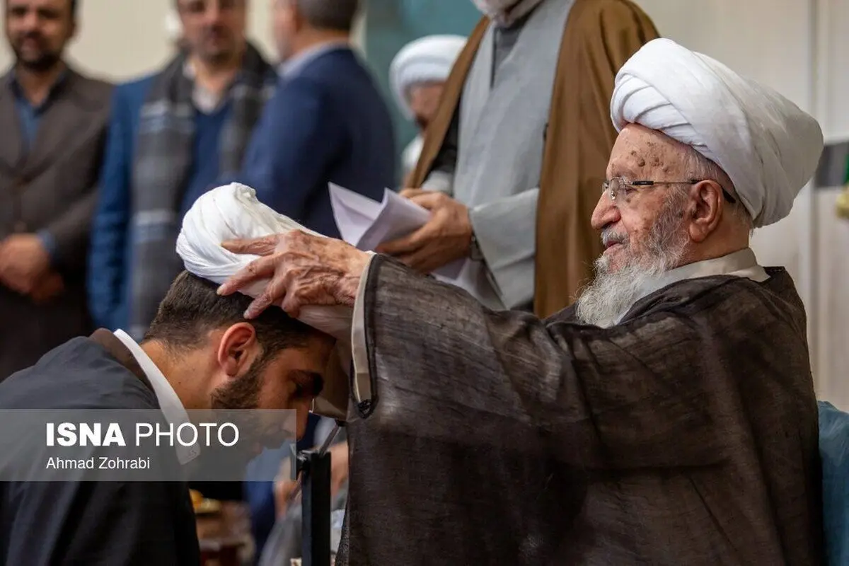 (تصاویر) مراسم عمامه گذاری طلاب در قم