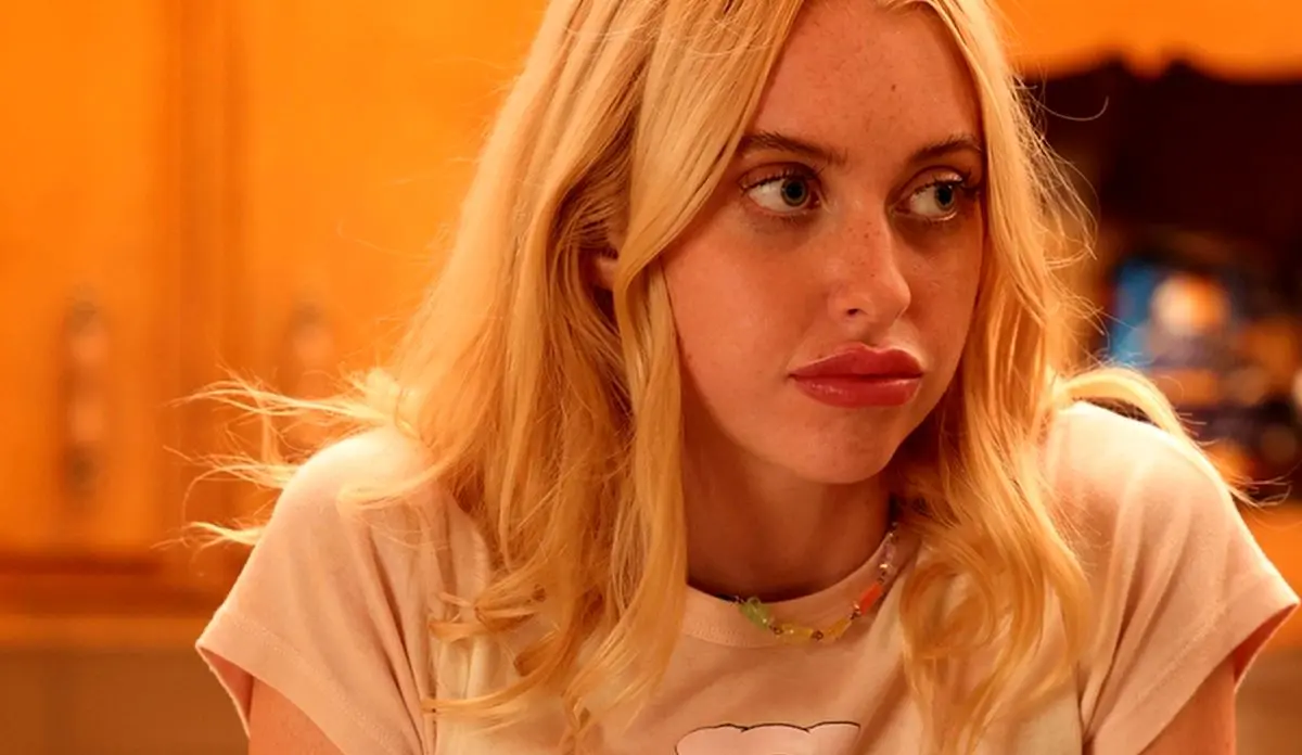 بازیگر معروف به سرقت یک پیراهن متهم شد!