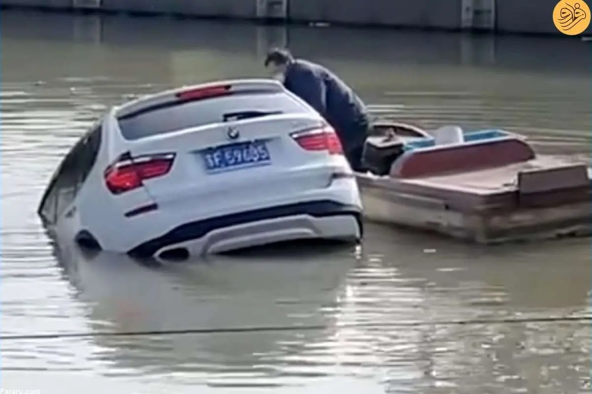 (ویدئو) نجات راننده خودروی BMW پس از سقوط در رودخانه