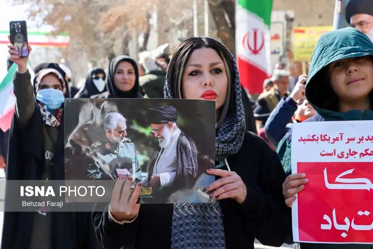(تصاویر) حضور زنان با حجاب متفاوت در راهپیمایی ۲۲ بهمن