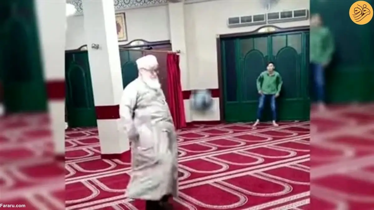 (ویدئو) جنجال فوتبال بازی کردن یک امام جماعت در مسجد!