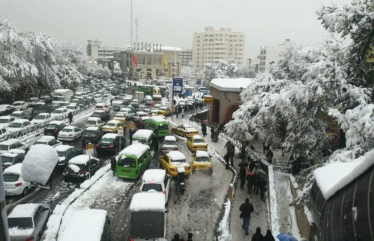 رابطه جالب برف بازی و ترافیک در روزهای زمستان/ چرا تردد خودروها در زمستان افزایش می‌یابد؟