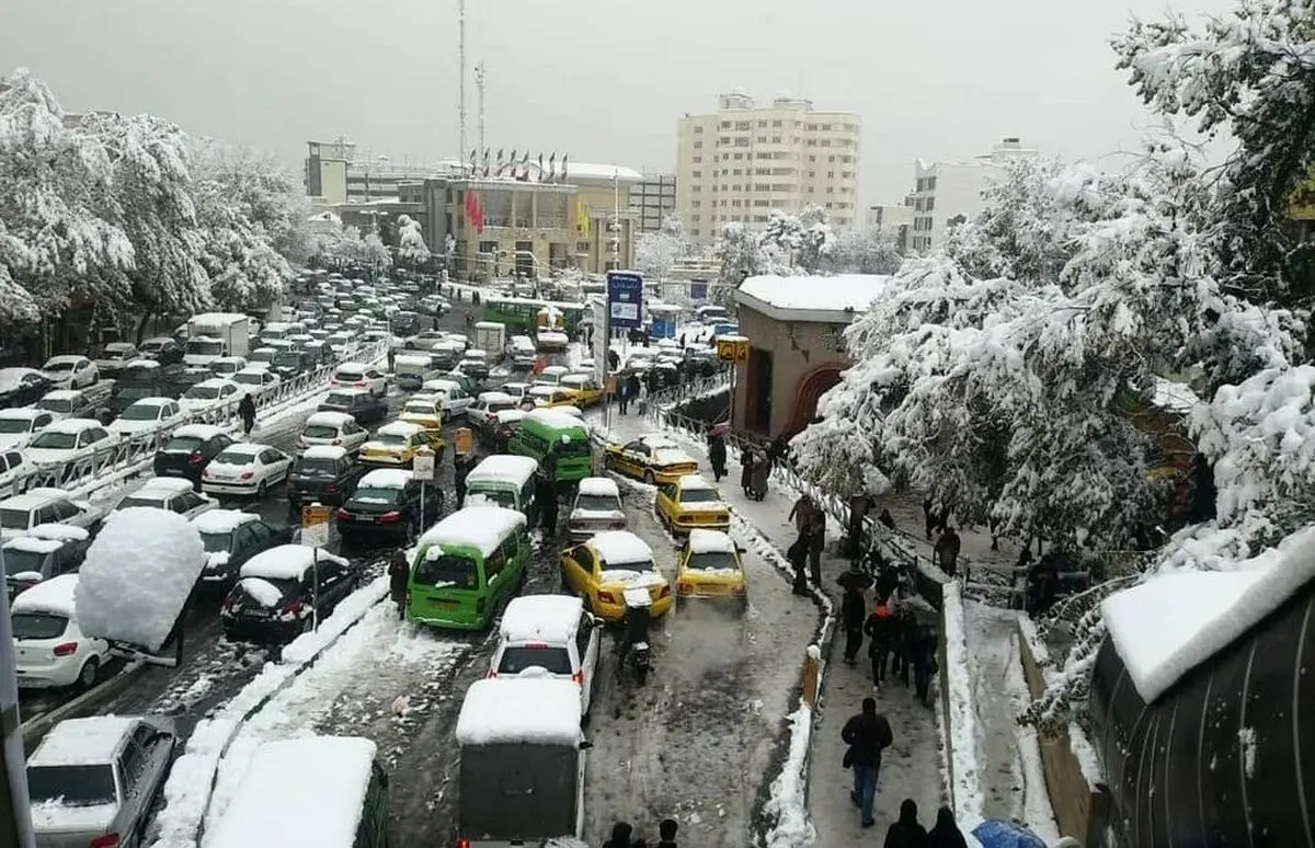 رابطه جالب برف بازی و ترافیک در روزهای زمستان/ چرا تردد خودروها در زمستان افزایش می‌یابد؟