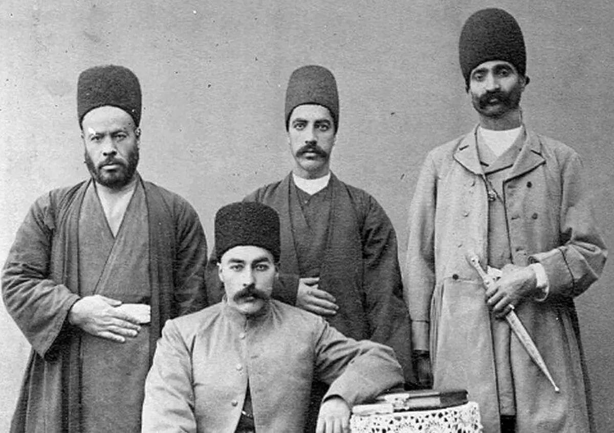 کلاهی که برسر مردم تهران رفت؛ مردم از چه زمانی لباس متحدالشکل می‌پوشیدند؟