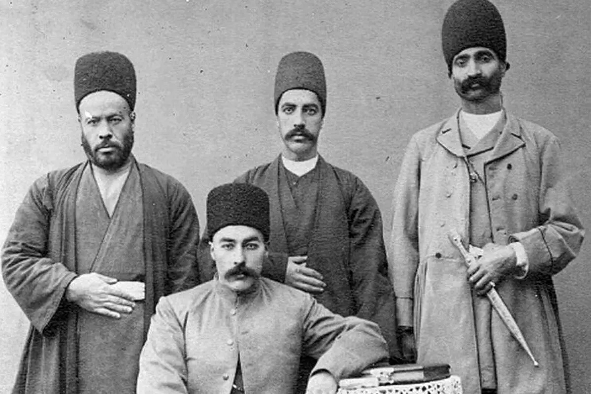 کلاهی که برسر مردم تهران رفت؛ مردم از چه زمانی لباس متحدالشکل میپوشیدند؟