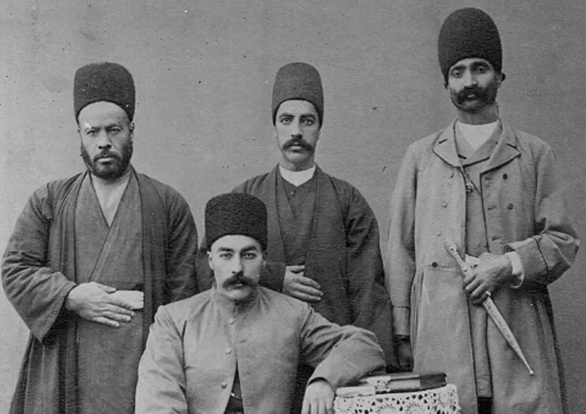 کلاهی که برسر مردم تهران رفت؛ مردم از چه زمانی لباس متحدالشکل می‌پوشیدند؟