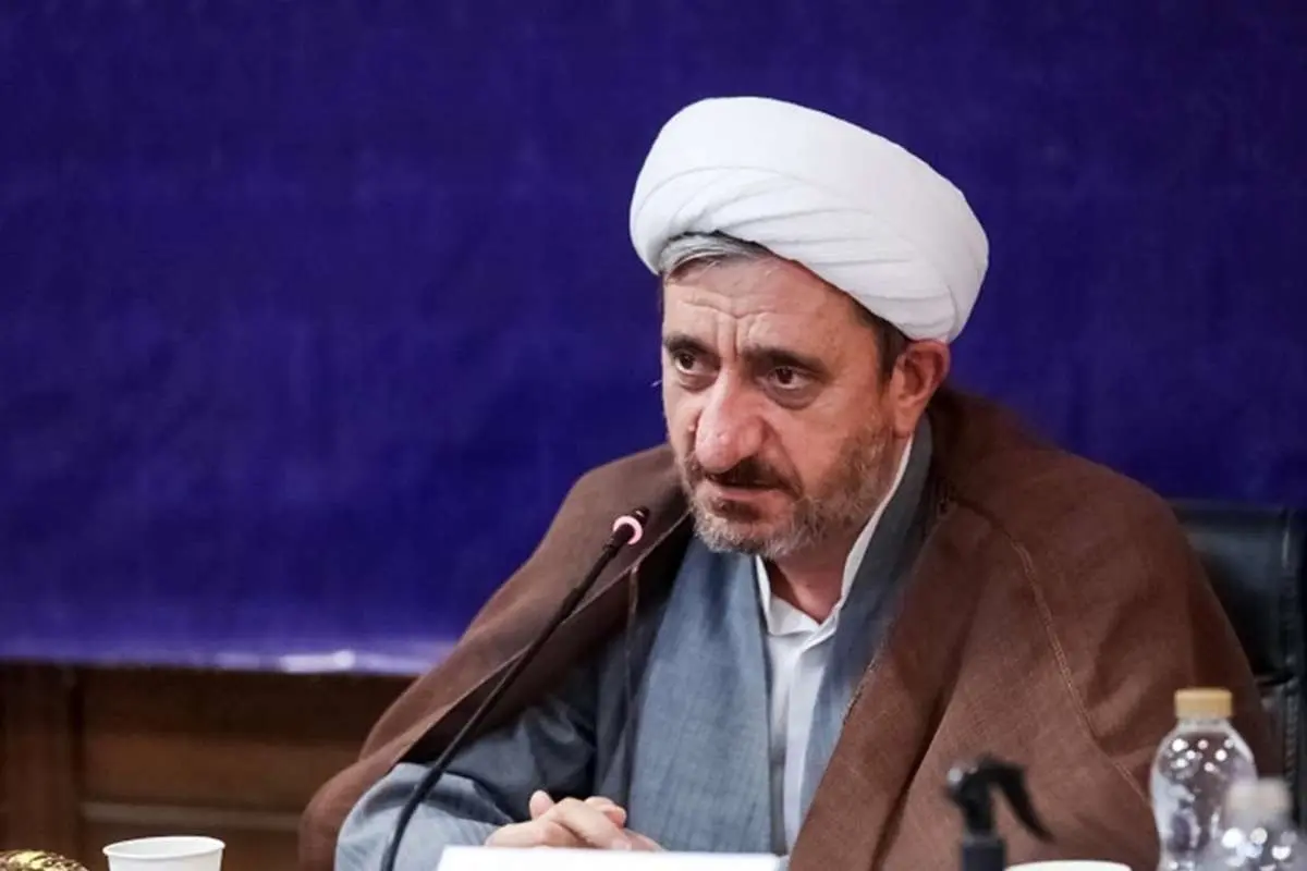 (ویدئو) بازداشت شخصی که پول میگرفت و گواهی عدم تحمل حبس صادر میکرد