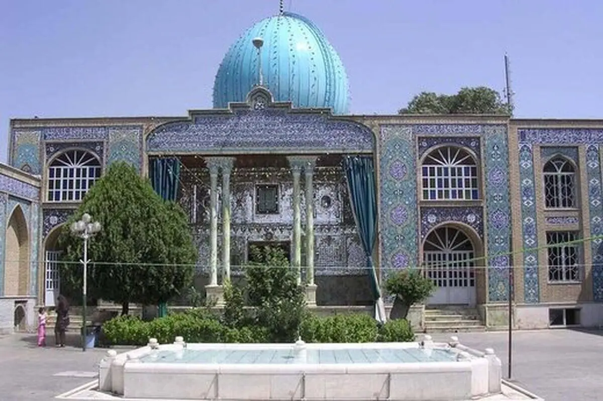 تصویر جالب از نصب کرکره برقی روی دیوار بقعه چهار انبیا/ «وقتی حرمت امامزاده را متولی نگاه نمی‌دارد»