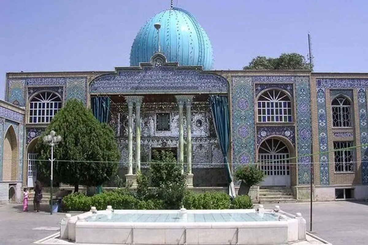 تصویر جالب از نصب کرکره برقی روی دیوار بقعه چهار انبیا/ «وقتی حرمت امامزاده را متولی نگاه نمی‌دارد»