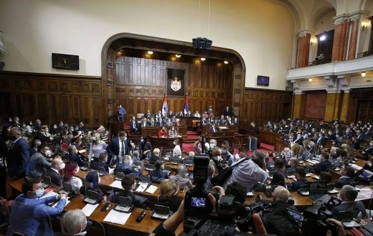 (ویدئو) افشای ویدیوی تماشای تصاویر مستهجن در صحن مجلس!