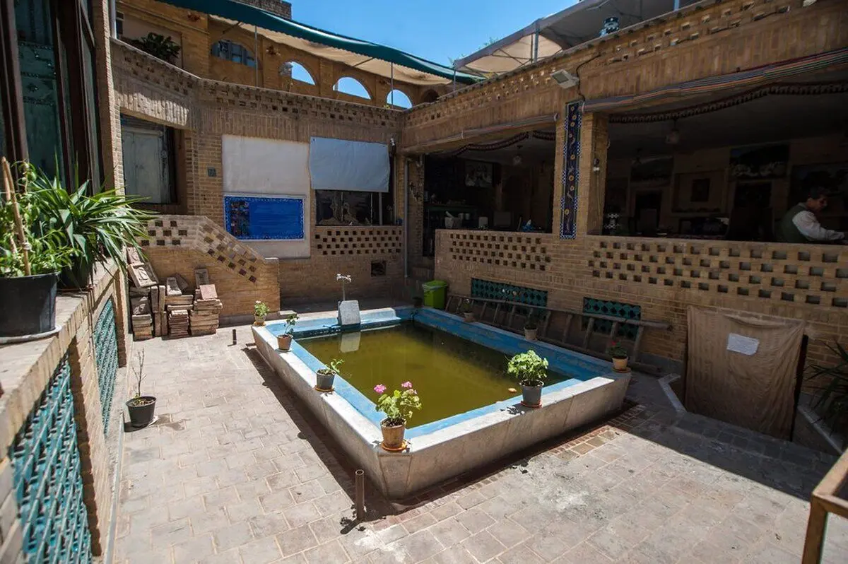 خانه نان و نمک فخرالملوک نمک‌گیرتان می‌کند